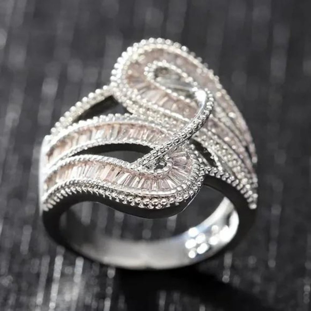 STERLING SILVER DIAMOND RING, CUTE RING, SHINY RING. - Picture 4 of 5